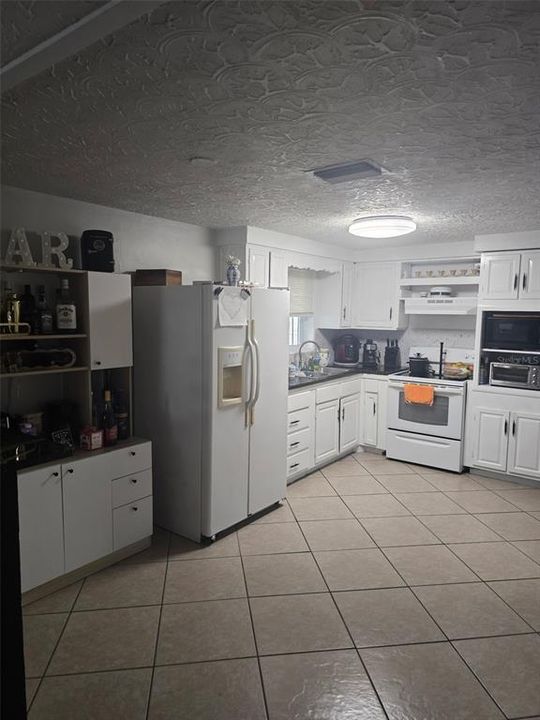 For Rent: $1,500 (2 beds, 1 baths, 948 Square Feet)