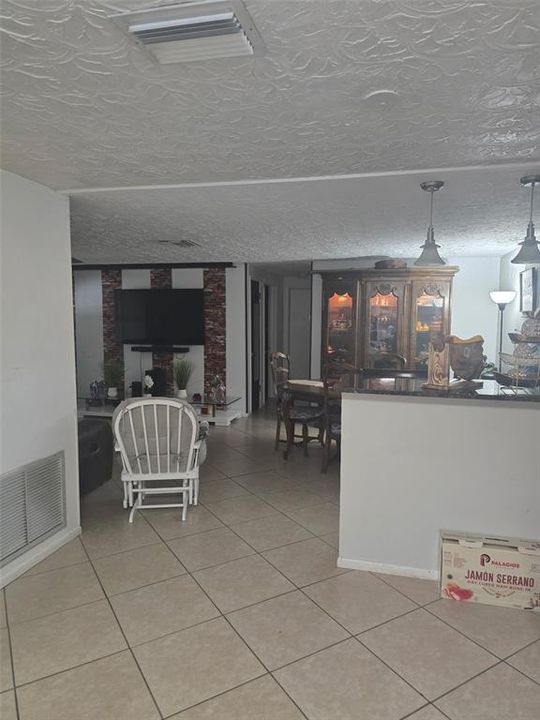 For Rent: $1,500 (2 beds, 1 baths, 948 Square Feet)
