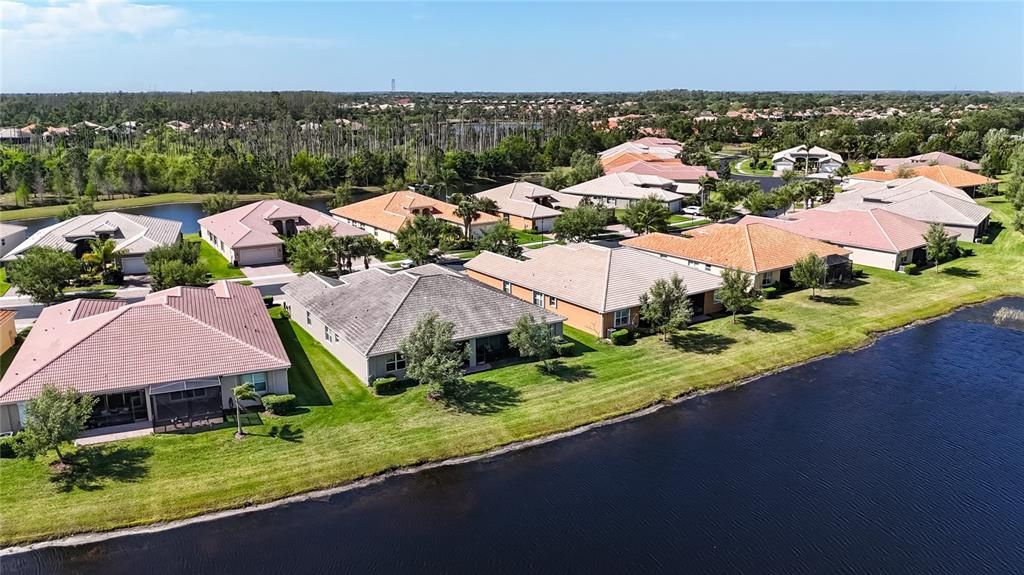 Active With Contract: $2,400 (2 beds, 2 baths, 1747 Square Feet)