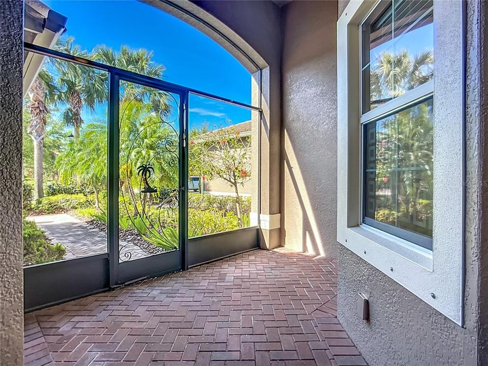 Active With Contract: $2,400 (2 beds, 2 baths, 1747 Square Feet)