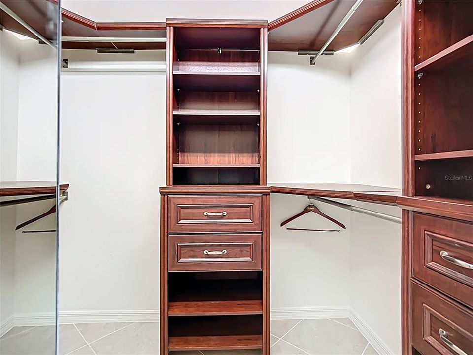 Active With Contract: $2,400 (2 beds, 2 baths, 1747 Square Feet)