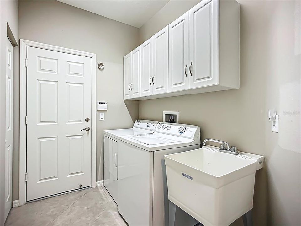 Active With Contract: $2,400 (2 beds, 2 baths, 1747 Square Feet)