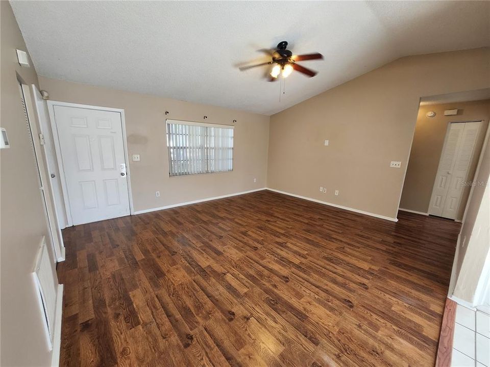 В аренду: $1,895 (3 спален, 2 ванн, 1203 Квадратных фут)