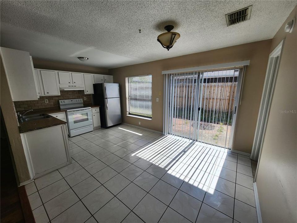 В аренду: $1,895 (3 спален, 2 ванн, 1203 Квадратных фут)