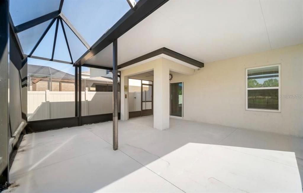 Activo con contrato: $549,000 (5 camas, 3 baños, 2475 Pies cuadrados)