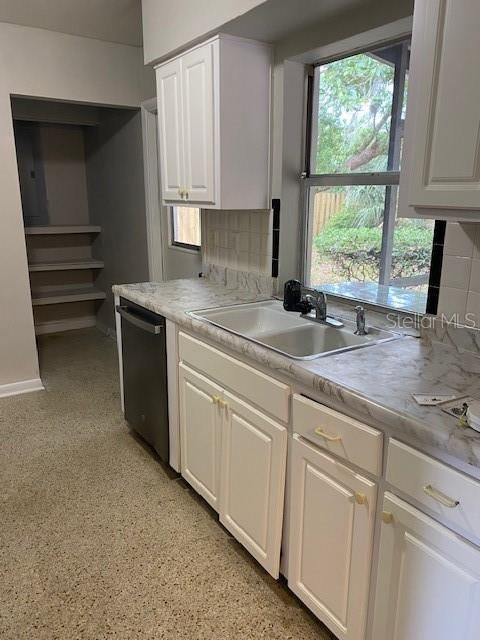 For Sale: $220,000 (3 beds, 1 baths, 1128 Square Feet)