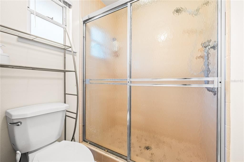 Под контрактом: $359,000 (3 спален, 2 ванн, 1911 Квадратных фут)