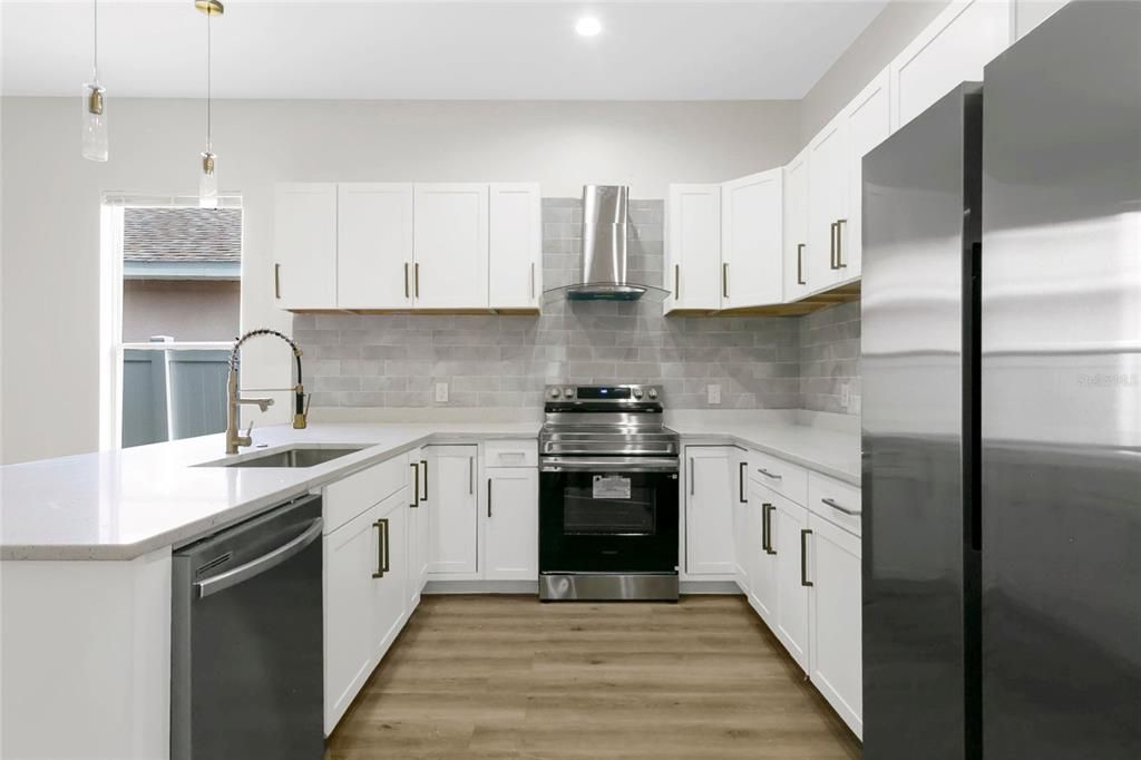 На продажу: $479,900 (4 спален, 2 ванн, 2014 Квадратных фут)