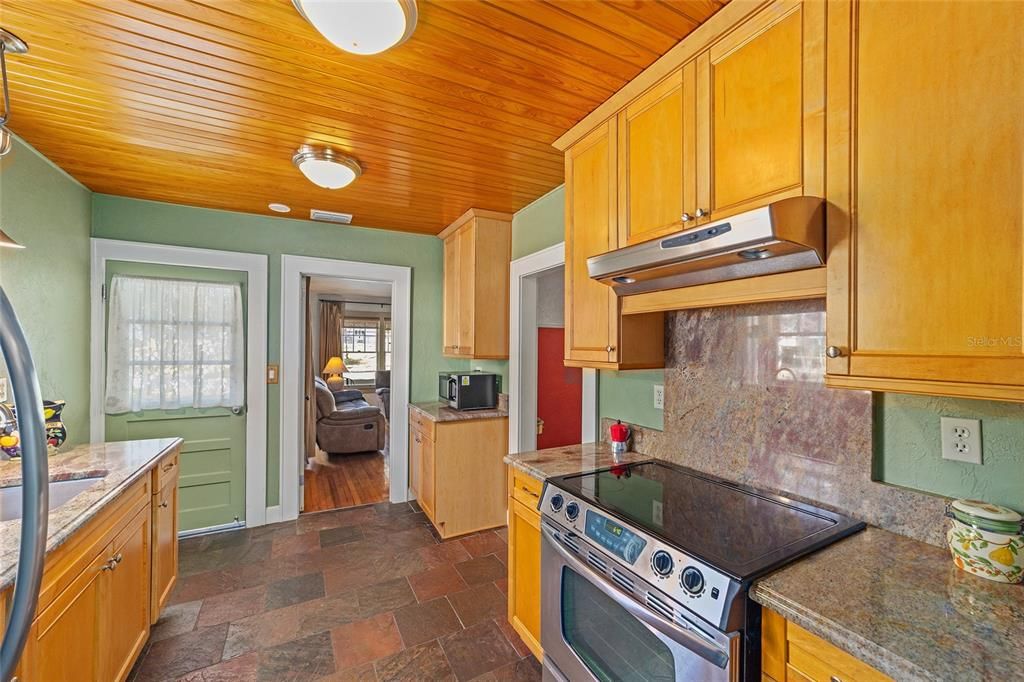 For Rent: $2,150 (3 beds, 2 baths, 1486 Square Feet)