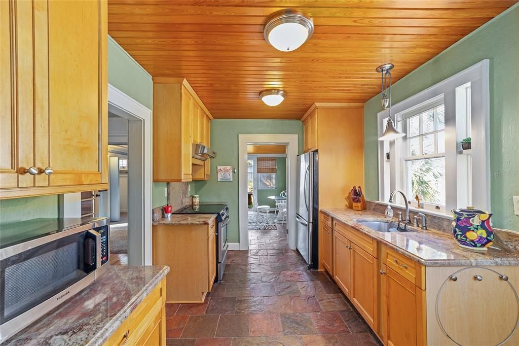 For Rent: $2,150 (3 beds, 2 baths, 1486 Square Feet)
