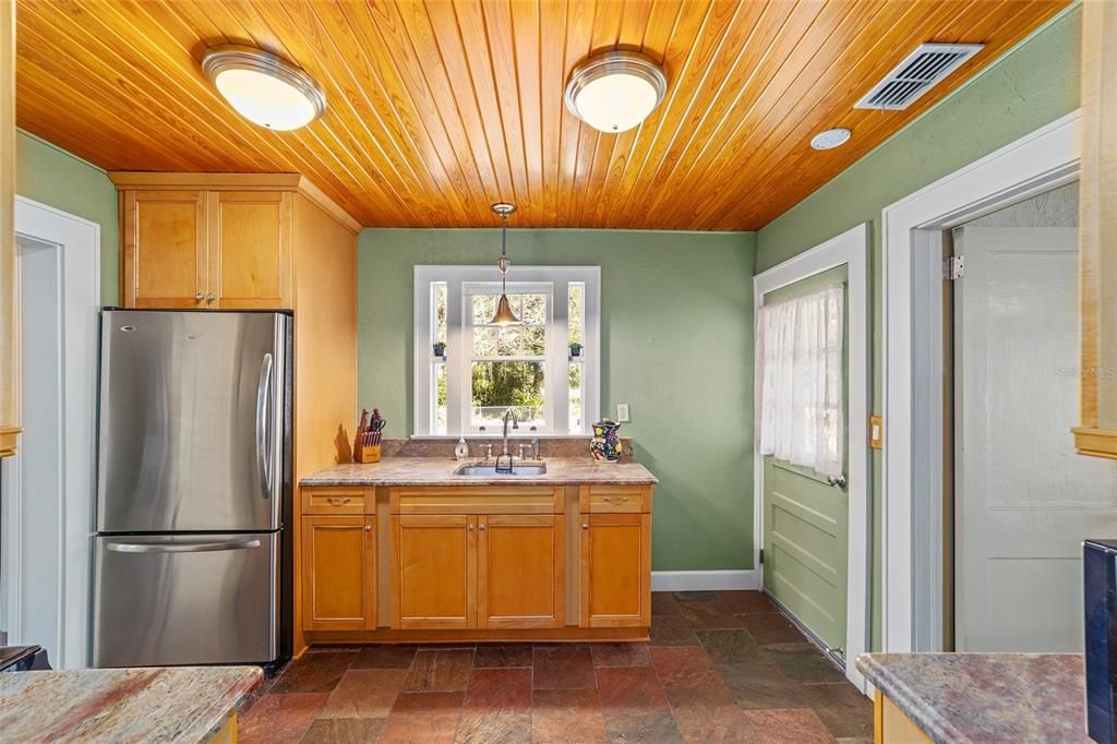 For Rent: $2,150 (3 beds, 2 baths, 1486 Square Feet)
