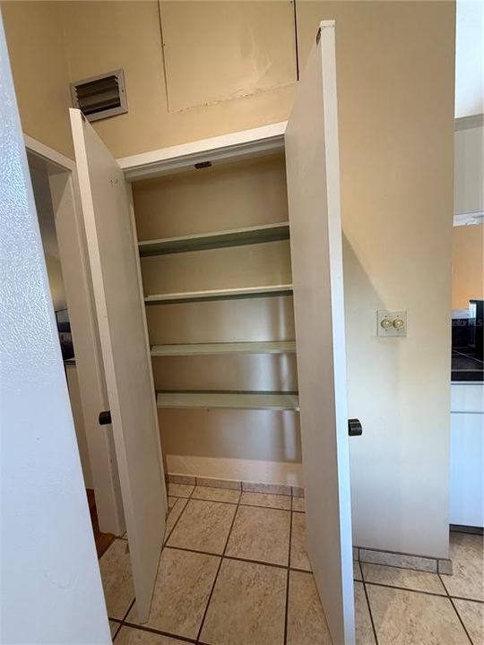 En Venta: $249,000 (2 camas, 2 baños, 1956 Pies cuadrados)