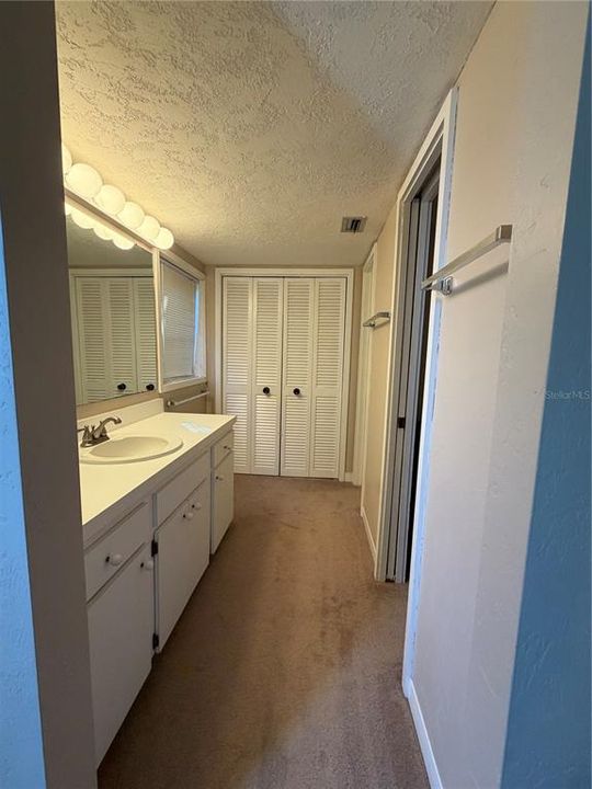 En Venta: $249,000 (2 camas, 2 baños, 1956 Pies cuadrados)