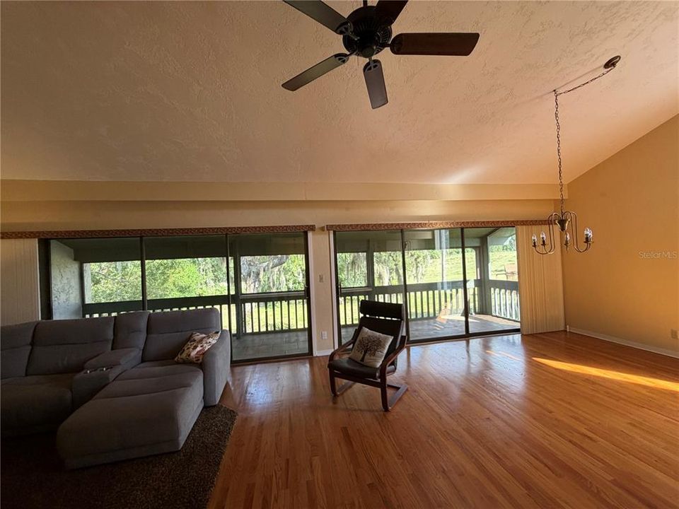 En Venta: $249,000 (2 camas, 2 baños, 1956 Pies cuadrados)