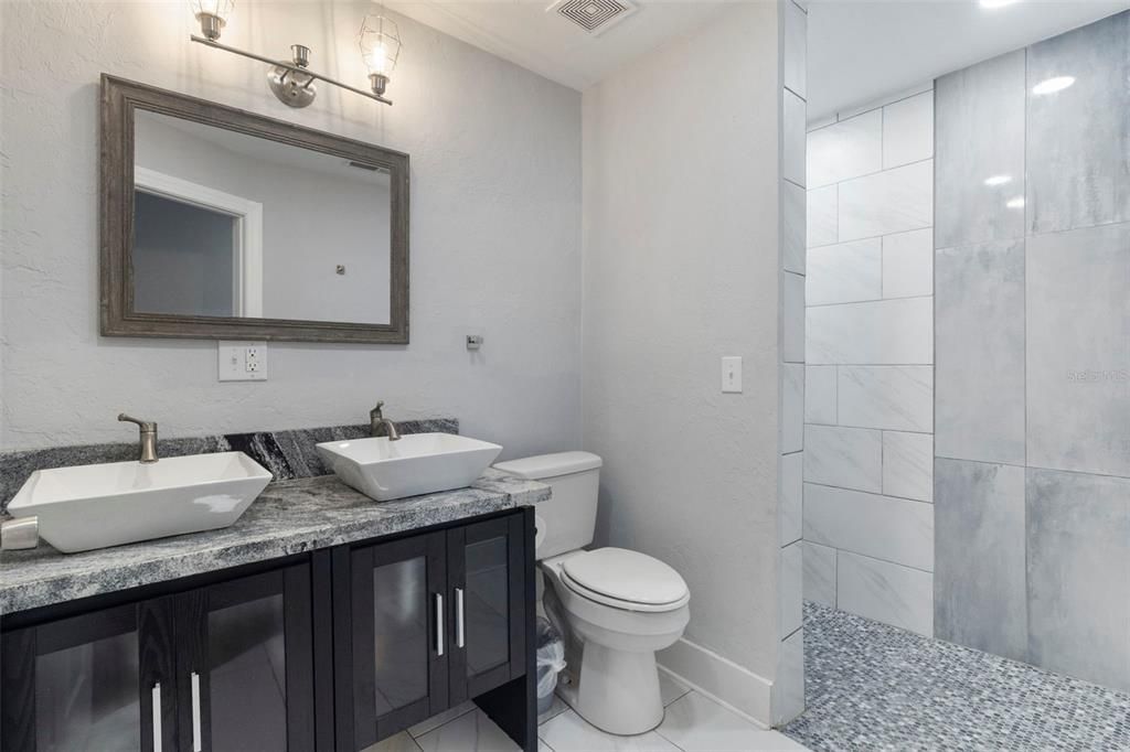 Activo con contrato: $269,000 (3 camas, 2 baños, 1480 Pies cuadrados)