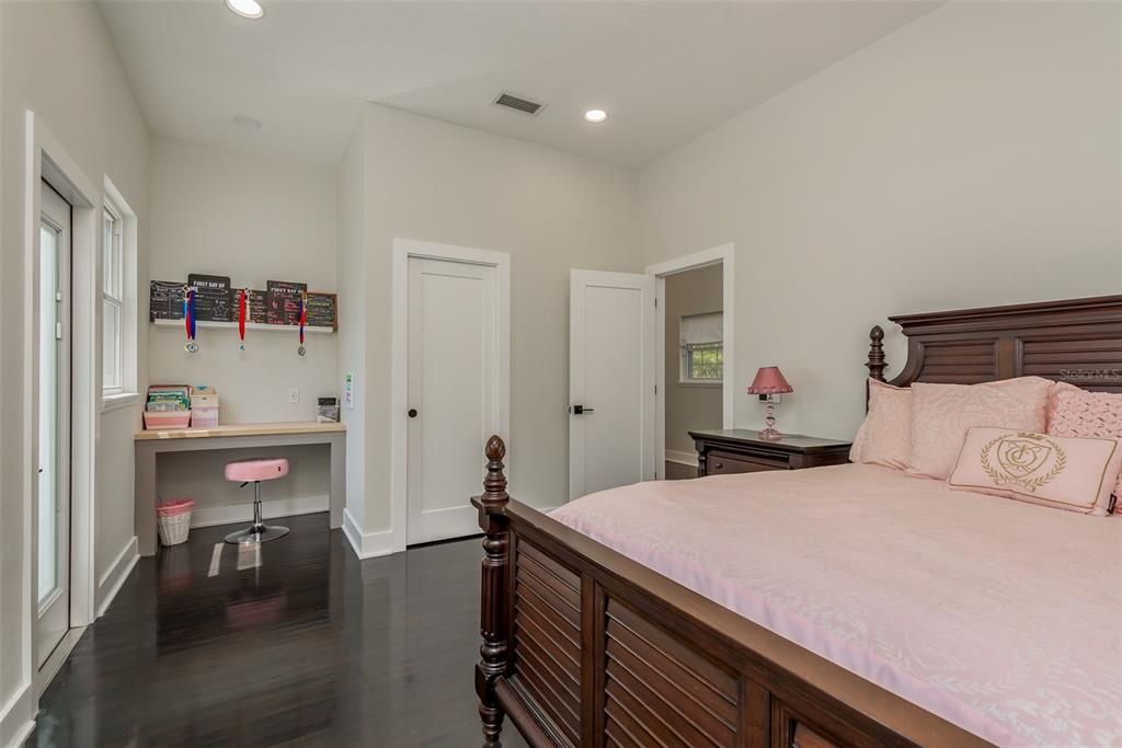 For Sale: $1,499,900 (5 beds, 6 baths, 5328 Square Feet)