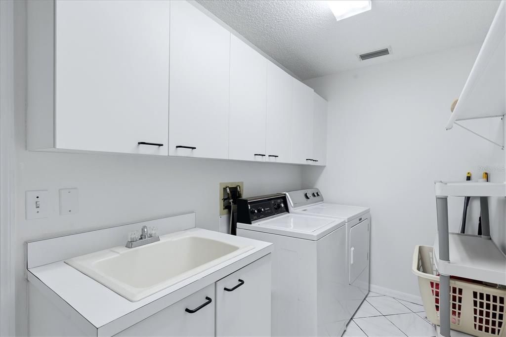 For Sale: $440,000 (3 beds, 2 baths, 2064 Square Feet)