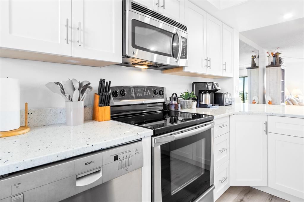 For Sale: $650,000 (2 beds, 2 baths, 1145 Square Feet)