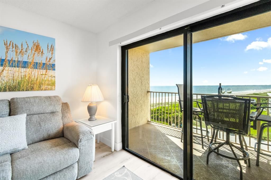 For Sale: $650,000 (2 beds, 2 baths, 1145 Square Feet)
