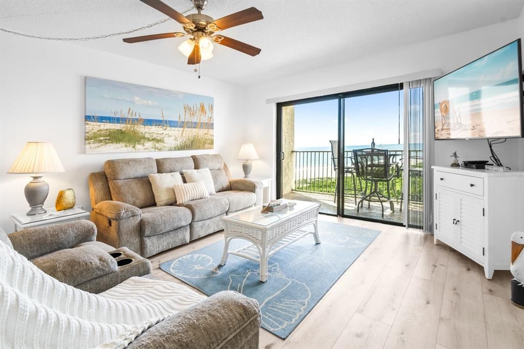 For Sale: $650,000 (2 beds, 2 baths, 1145 Square Feet)