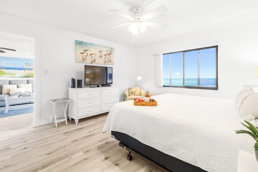 For Sale: $650,000 (2 beds, 2 baths, 1145 Square Feet)