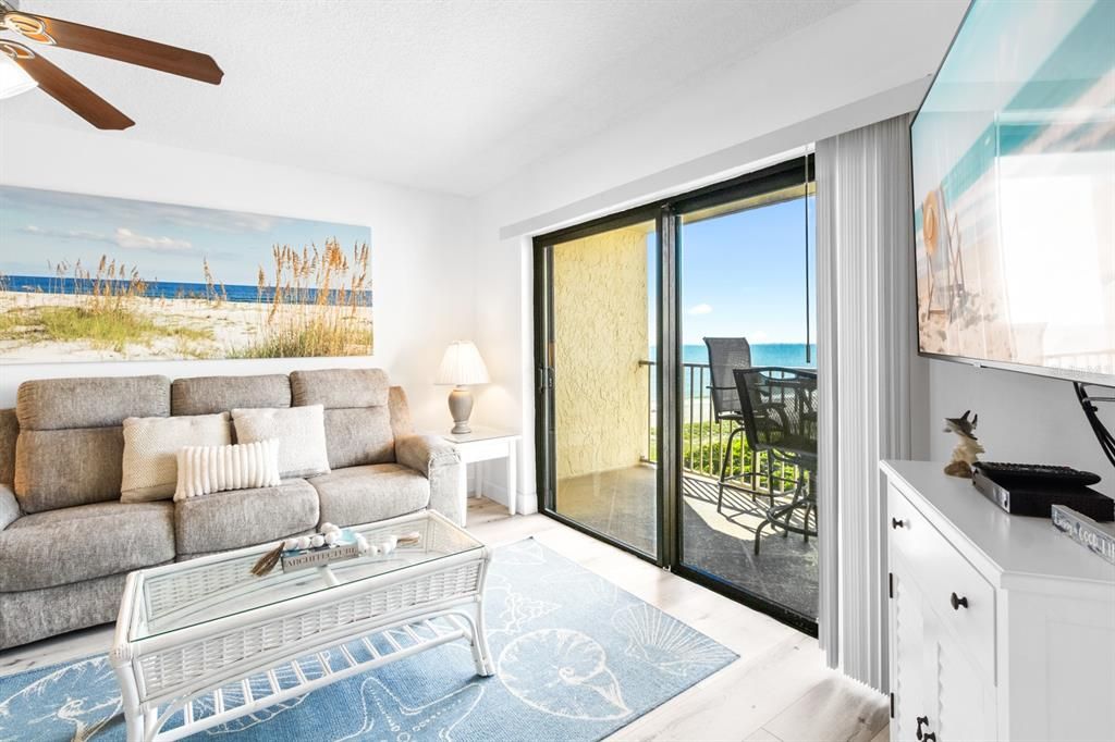 For Sale: $650,000 (2 beds, 2 baths, 1145 Square Feet)