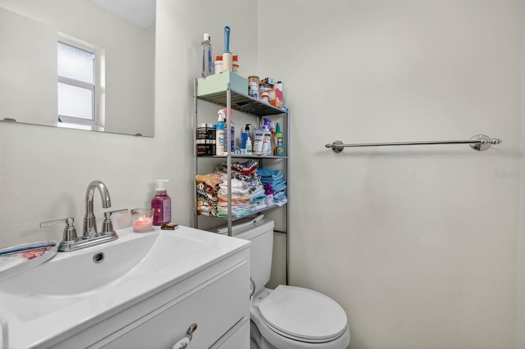 For Sale: $219,000 (3 beds, 1 baths, 924 Square Feet)