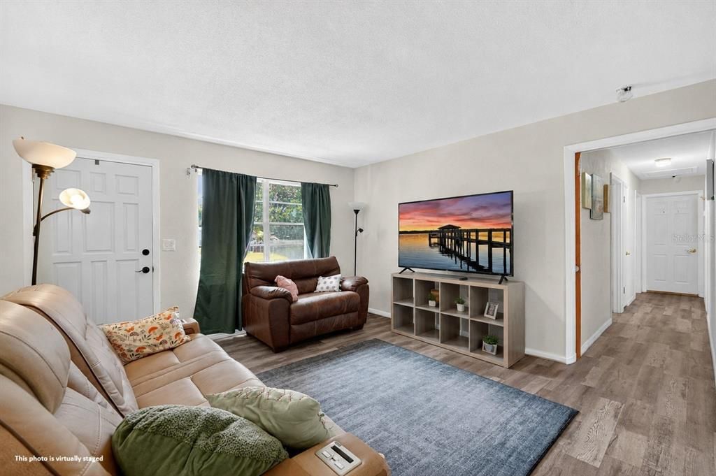 For Sale: $219,000 (3 beds, 1 baths, 924 Square Feet)