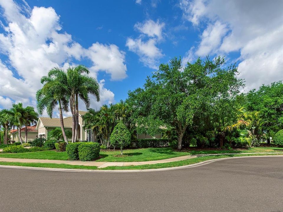 En Venta: $986,900 (3 camas, 2 baños, 2500 Pies cuadrados)