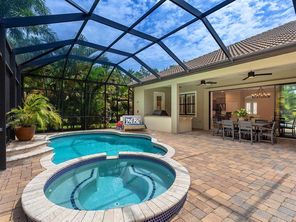En Venta: $986,900 (3 camas, 2 baños, 2500 Pies cuadrados)