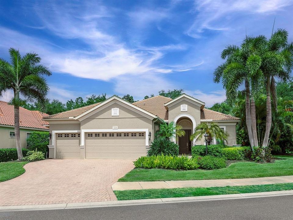 En Venta: $986,900 (3 camas, 2 baños, 2500 Pies cuadrados)