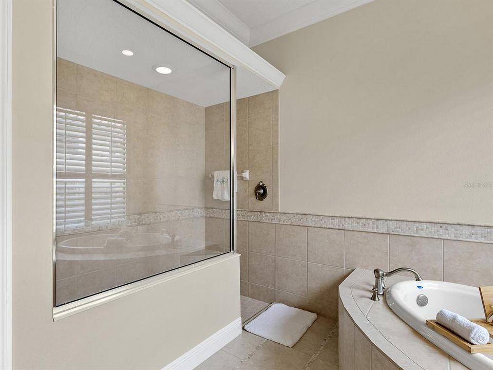 En Venta: $986,900 (3 camas, 2 baños, 2500 Pies cuadrados)