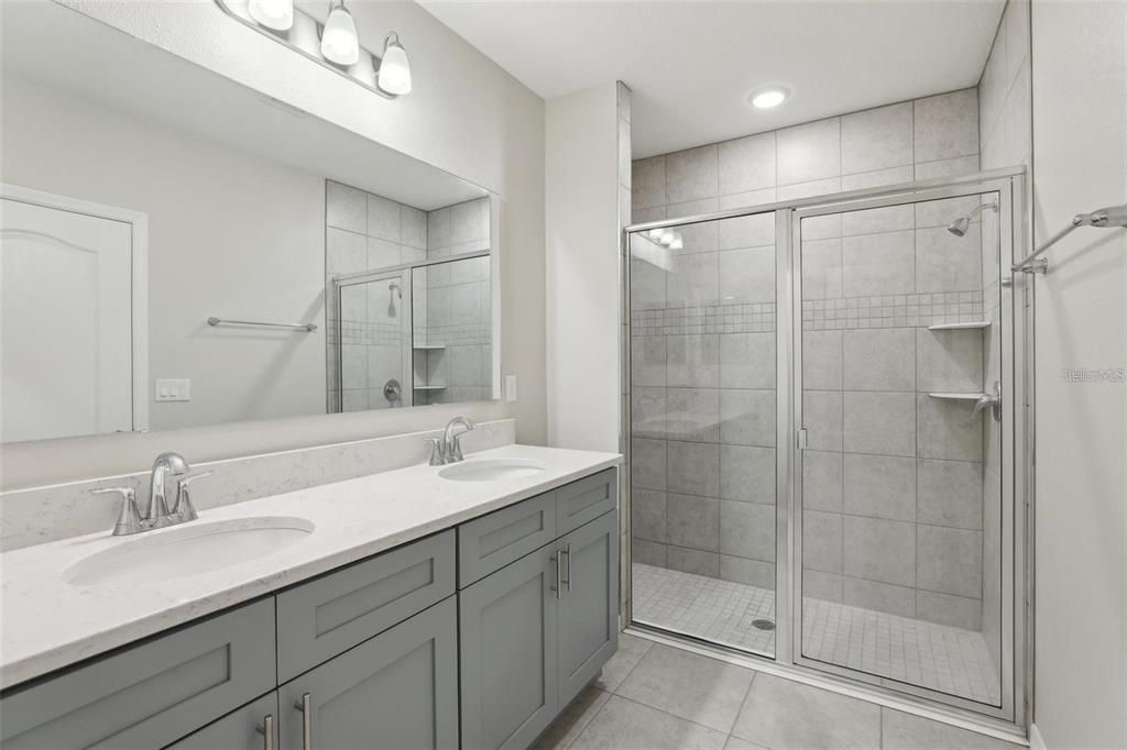 En Venta: $389,900 (4 camas, 2 baños, 2018 Pies cuadrados)