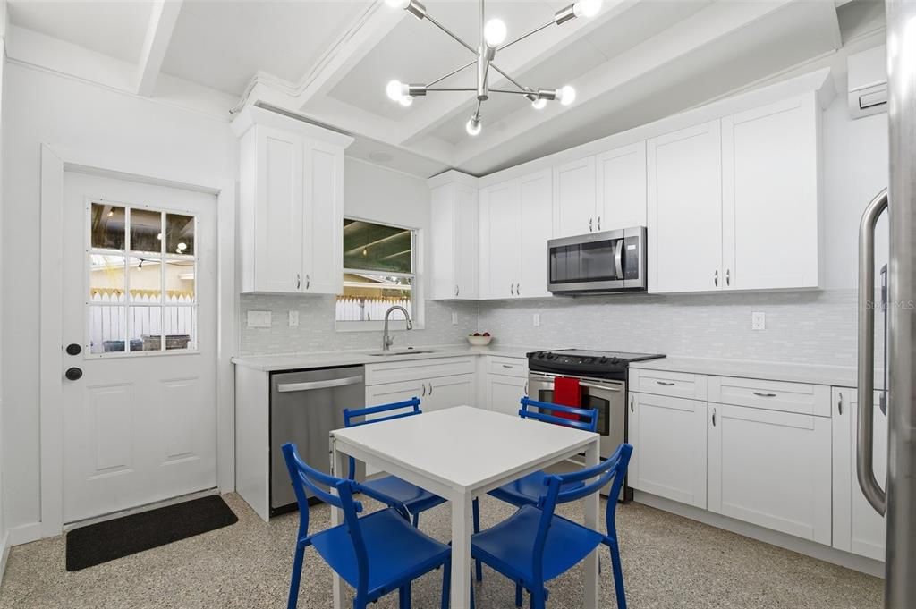 For Sale: $329,000 (3 beds, 2 baths, 1344 Square Feet)