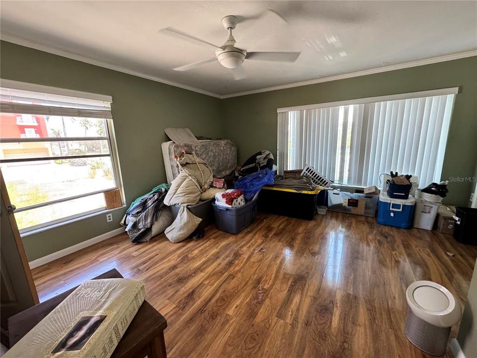 For Sale: $999,000 (2 beds, 3 baths, 1575 Square Feet)
