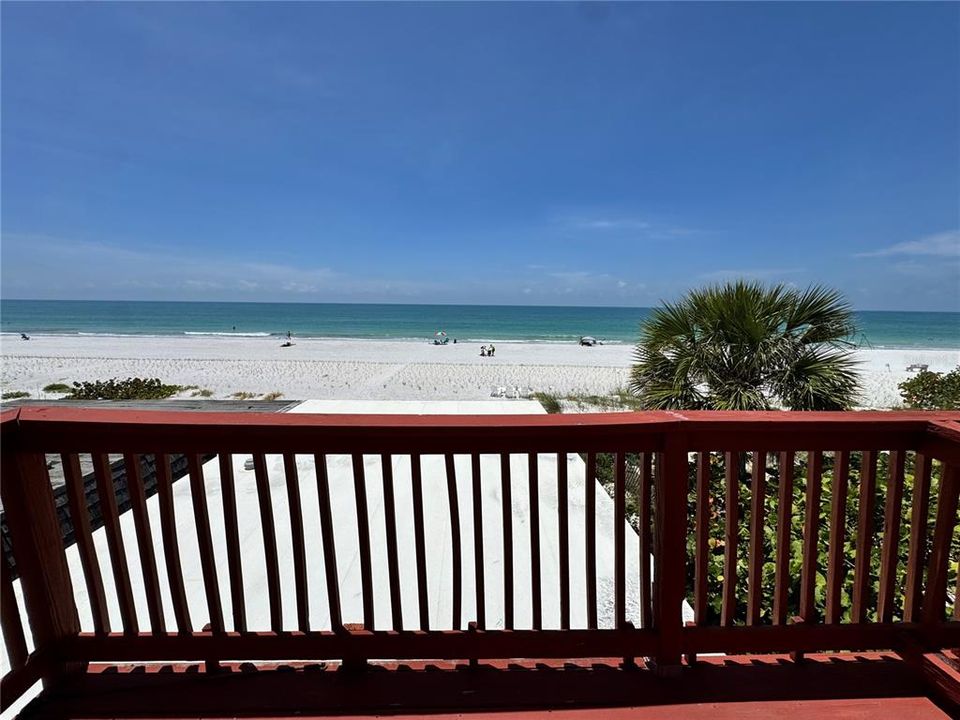 For Sale: $999,000 (2 beds, 3 baths, 1575 Square Feet)