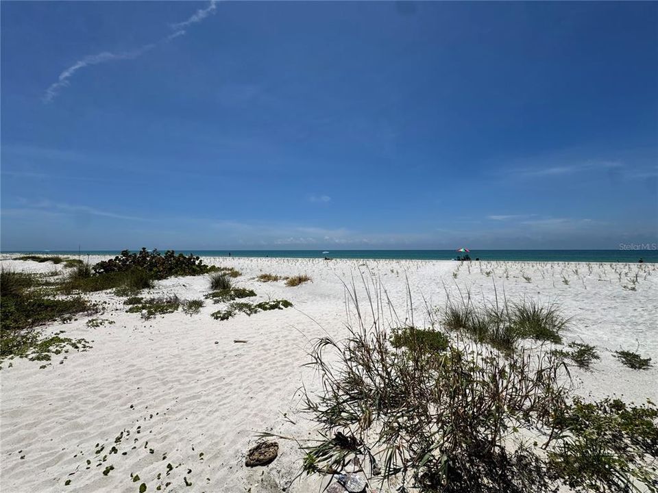 For Sale: $999,000 (2 beds, 3 baths, 1575 Square Feet)