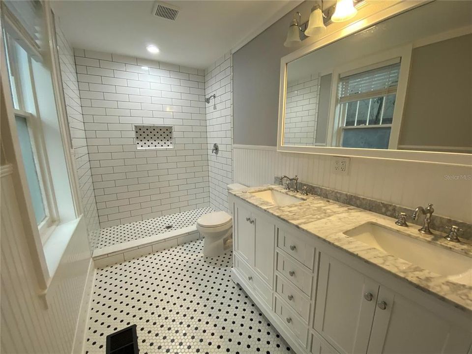 En Venta: $1,050,000 (5 camas, 4 baños, 3088 Pies cuadrados)