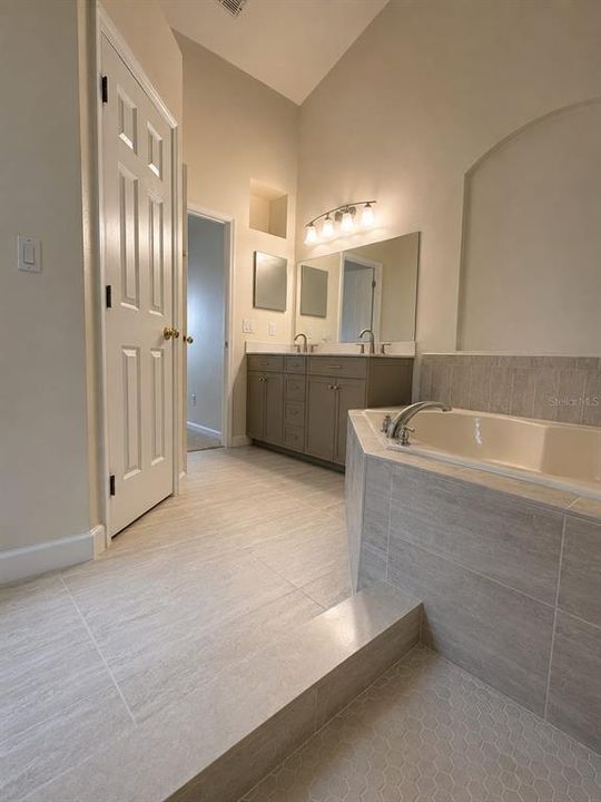 En Venta: $529,000 (4 camas, 2 baños, 2165 Pies cuadrados)