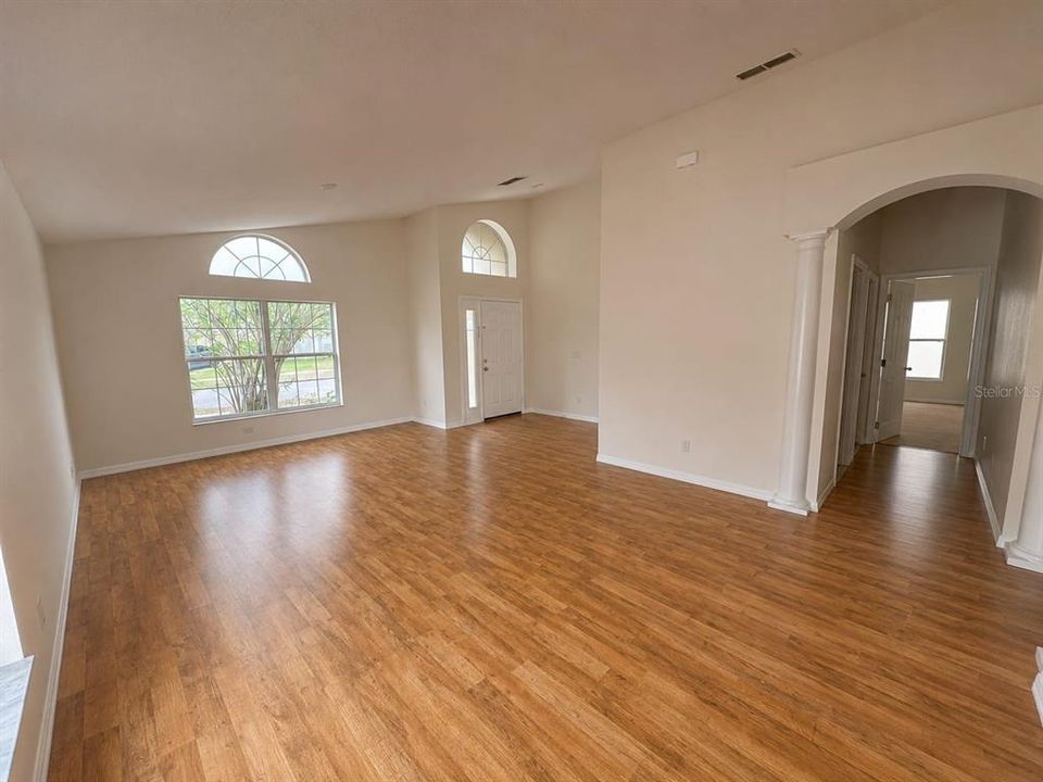 En Venta: $529,000 (4 camas, 2 baños, 2165 Pies cuadrados)