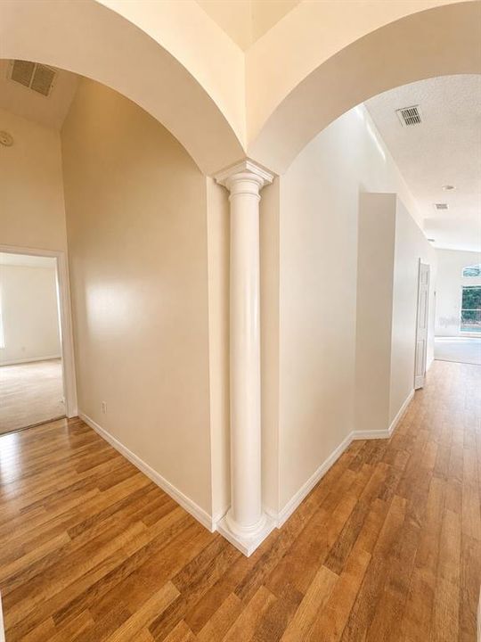 En Venta: $529,000 (4 camas, 2 baños, 2165 Pies cuadrados)
