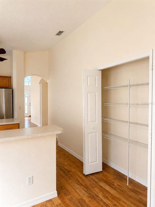 En Venta: $529,000 (4 camas, 2 baños, 2165 Pies cuadrados)