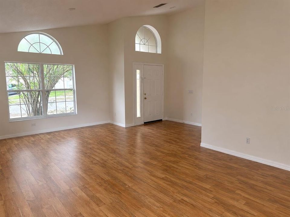 En Venta: $529,000 (4 camas, 2 baños, 2165 Pies cuadrados)