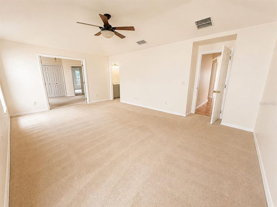 En Venta: $529,000 (4 camas, 2 baños, 2165 Pies cuadrados)