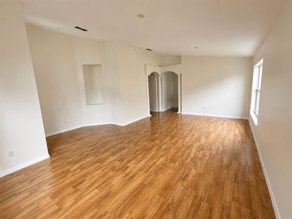 En Venta: $529,000 (4 camas, 2 baños, 2165 Pies cuadrados)