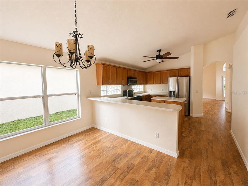 En Venta: $529,000 (4 camas, 2 baños, 2165 Pies cuadrados)