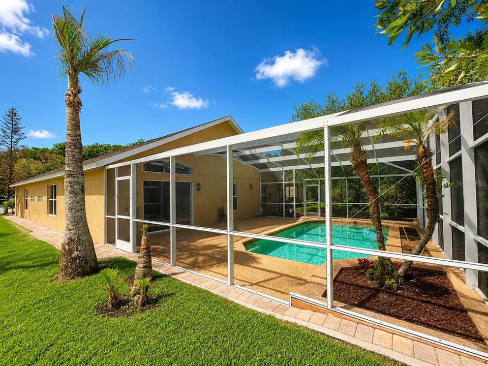 En Venta: $529,000 (4 camas, 2 baños, 2165 Pies cuadrados)