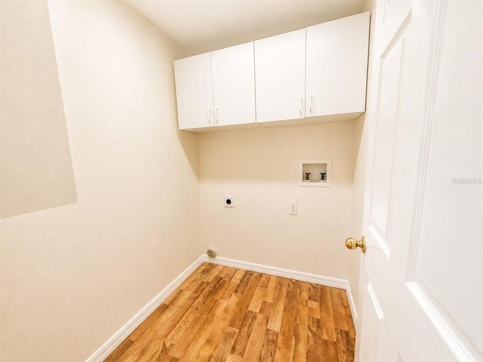 En Venta: $529,000 (4 camas, 2 baños, 2165 Pies cuadrados)