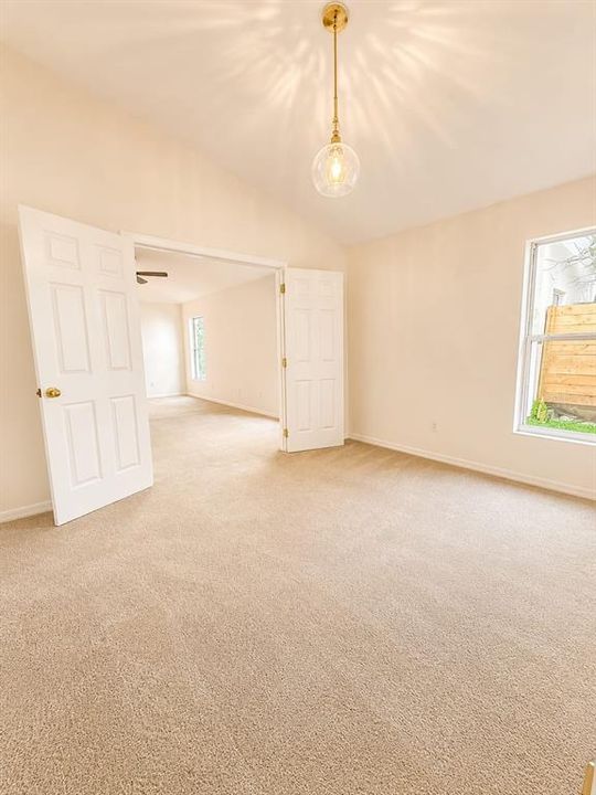 En Venta: $529,000 (4 camas, 2 baños, 2165 Pies cuadrados)