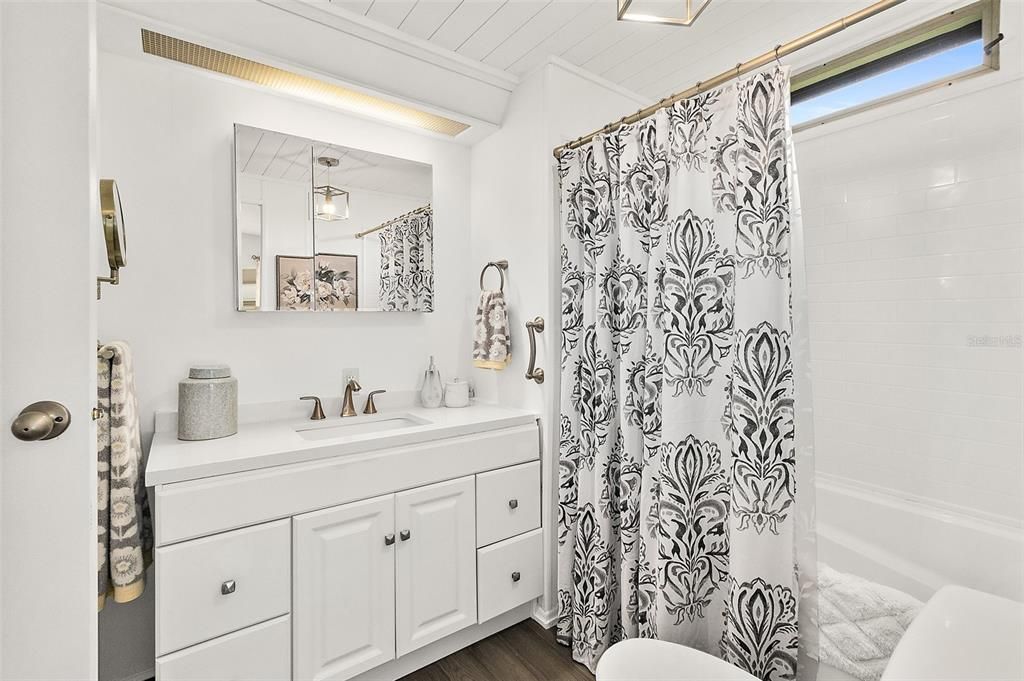 For Sale: $199,500 (2 beds, 2 baths, 1306 Square Feet)